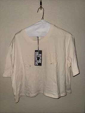 Future Collective Cream Shell-Detail Cropped Tee